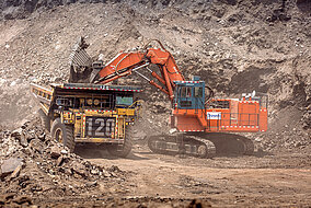 Mit DYNAVIS® formulierte Hydraulikfluide Kraftstoff sparen