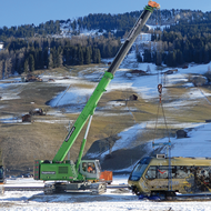 Sennebogen: Teleskopkran &uuml;bernimmt die Bergung eines entgleisten Zuges