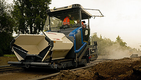 Erfolgreiches Debüt für vollelektrischen Straßenfertiger 