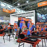 Saint-Gobain Abrasives: Gr&ouml;&szlig;e zeigen bei XXL-Bl&ouml;cken