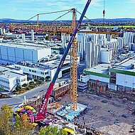 Schwergewicht in  Position gebracht:  Obendreher  &raquo;630 EC-H 50&laquo; im Einsatz