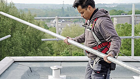 Sifatec: Auf dem Dach barrierefrei und sicher arbeiten