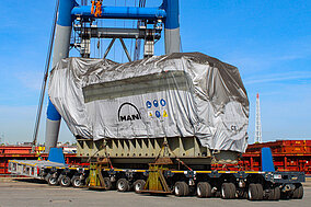 Drei Zentimeter Luft für 325-Tonnen-Motor