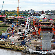 Schwing: Betonpumpen im Einsatz f&uuml;r den &raquo;Mersey Gateway&laquo;