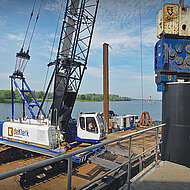 SENNEBOGEN: Bei Kai-Erneuerung auf Raupenkran gesetzt