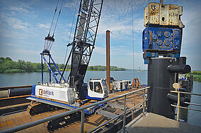 SENNEBOGEN: Bei Kai-Erneuerung auf Raupenkran gesetzt