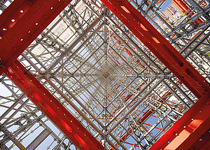 Gerüstunterstützung für Holzbau in 32 m Höhe