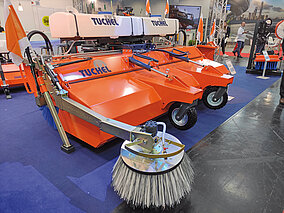 Gigant(ische) Kehrmaschine vorgestellt