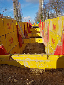 TWF Tiefbautechnik: Doppelgleitschienen-Verbausystem punktet bei Entwässerungbauten für die Bahn