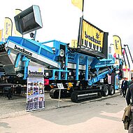 Backers Maschinenbau: Boden stabilisieren und Fl&uuml;ssigboden herstellen