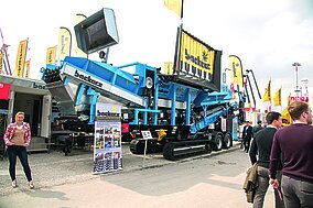 Backers Maschinenbau: Boden stabilisieren und Flüssigboden herstellen