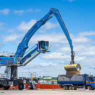 Umweltfreundliche Umschlagmaschine ersetzt Schiffsentlader in Japan