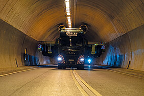 Zentimeter für Zentimeter durch enge Straßen