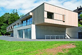 NOE-Schaltechnik: Strukturmatrizen für die Sichtbetonwand