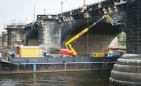 Schwimmender Einsatz auf der Elbe