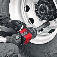 Ergonomische Werkzeuge f&uuml;r den Nutzfahrzeugservice