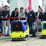 Ammann Verdichtung: Weltweit erste Hybridplatte vorgef&uuml;hrt