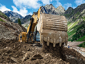 Rädlinger: Mit Megaanbaugeräten auf der Megabaustelle