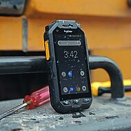RugGear: Smartes Mobiltelefon f&uuml;r die Kommunikation bei rauen Arbeitsbedingungen