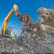 Mit Schwimmweste und Cat-Bagger