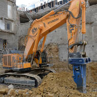 Erster 120-Tonnen-Bagger von Hyundai hat die Arbeit aufgenommen 