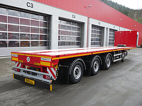 Fahrzeugserie DOLL rapid nun auch mit universell einsetzbaren Plattform-Sattelaufliegern