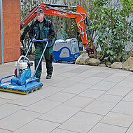 Weber Maschinentechnik: Rollenr&uuml;ttler im anspruchsvollen GaLaBau