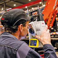 Hitachi/Leica: Werkseitig installierte L&ouml;sungen von Leica Geosystems f&uuml;r Zaxis-7-Bagger von Hitachi