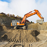 Gro&szlig;bagger Hitachi ZX490-7 im Kiesabbau