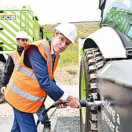 JCB stellt erste mobile Wasserstoff-Betankungsanlage vor