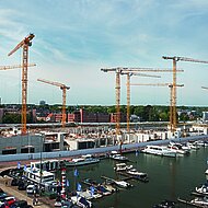 Wolffkran: Acht &raquo;W&ouml;lffe&laquo; bauen Stadtviertel in Flandern