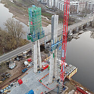 63&thinsp;m hohe Pylone in Rekordzeit erstellt