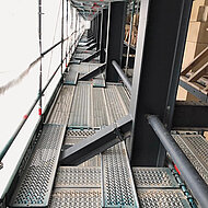 ALTRAD: Belagsicherung f&uuml;r gelochte Stahlb&ouml;den