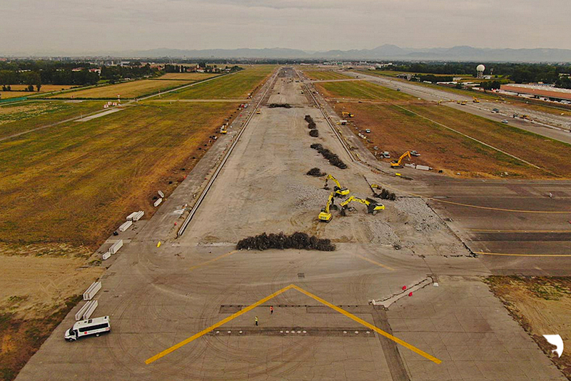 Case Construction: Großeinsatz an der Start- und Landebahn in Mailand-Linate