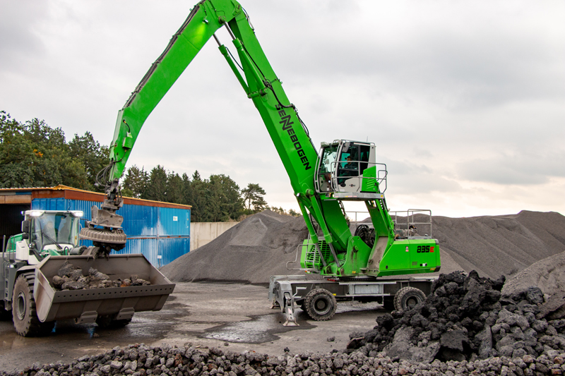 SENNEBOGEN: Unverzichtbar im Stahlwerks- und damit im Wertstoff-Kreislauf!