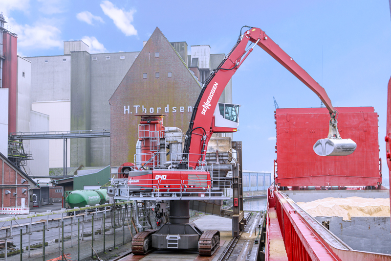 SENNEBOGEN: Hafenumschlag im hohen Norden