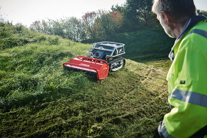 Wilmers Kommunaltechnik: Angebot mit neuen Heckauslegern und Mähraupen erweitert
