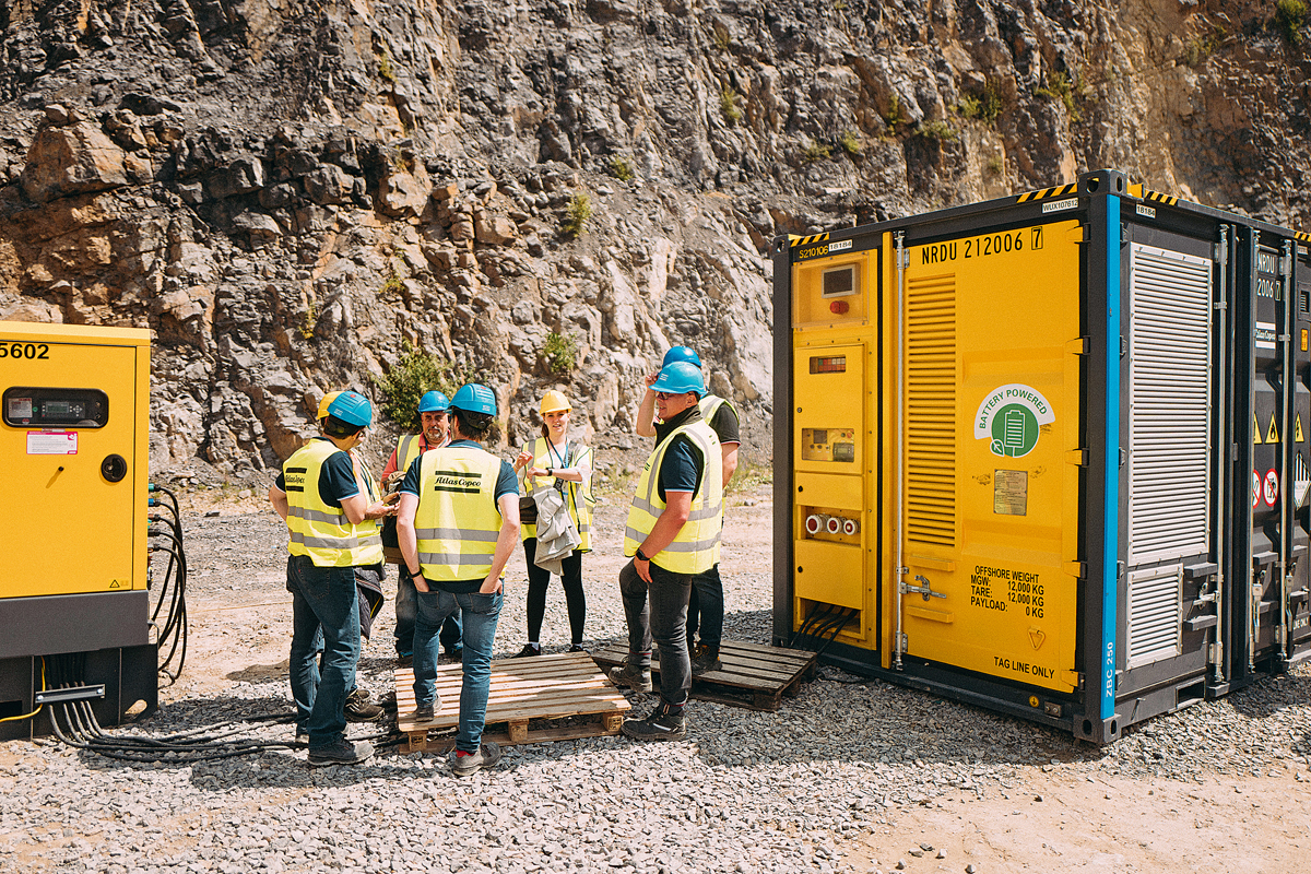 Atlas Copco zeigt Stromspeicher, elektrische Kompressoren und Stromerzeuger
