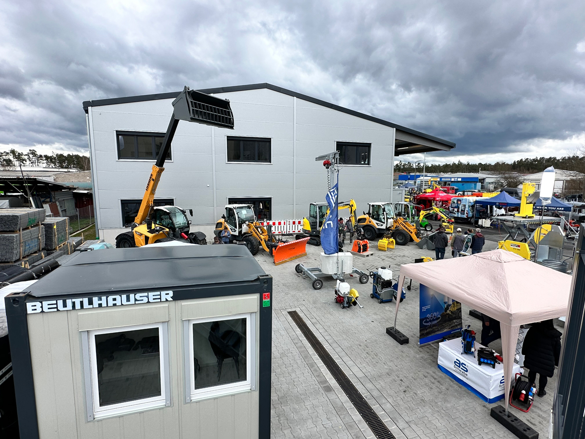 Offizielle Eröffnungs des Baugeräte-Zentrum für die Region Nürnberg 