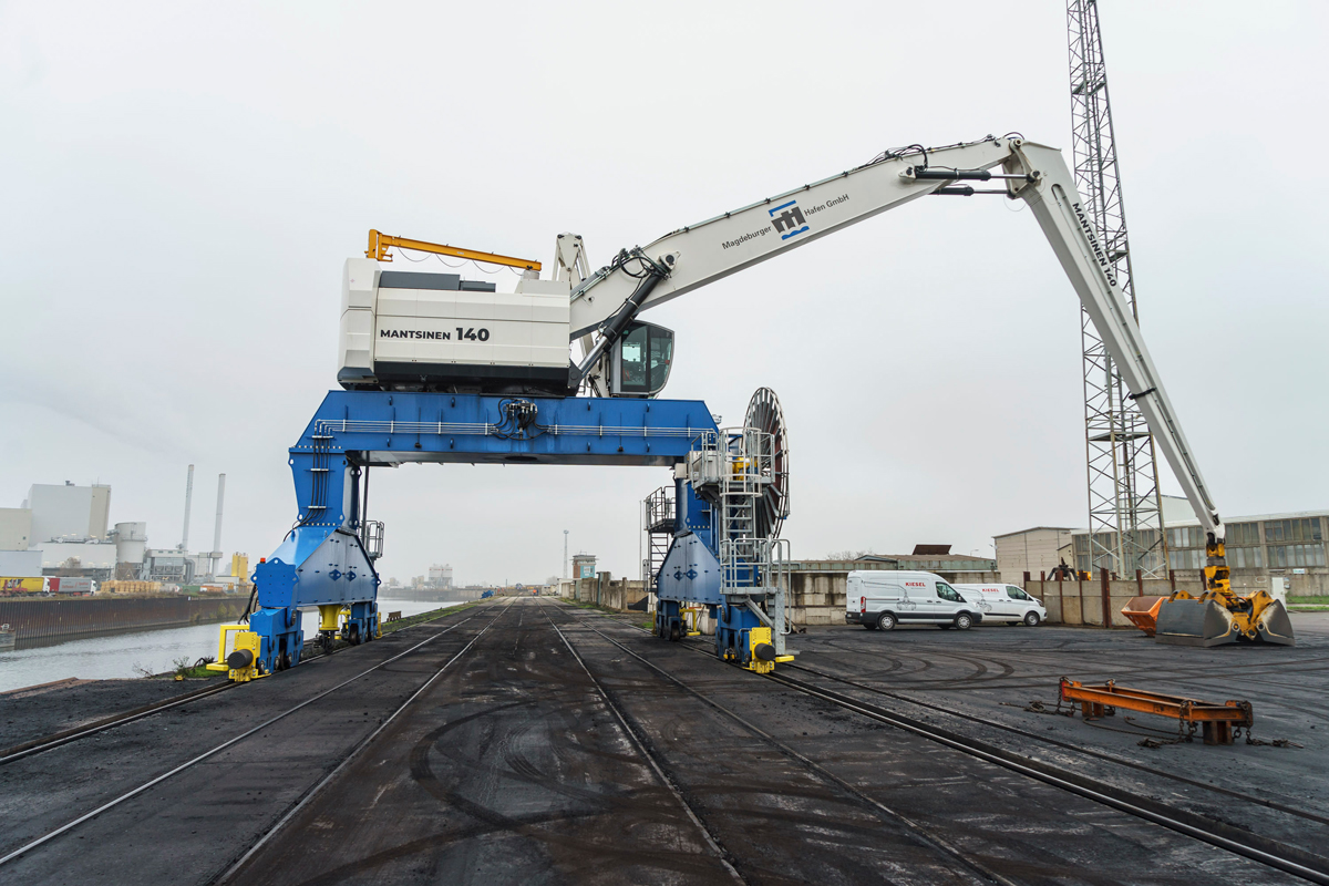 Neue Schwergewichte im Magdeburger Hafen