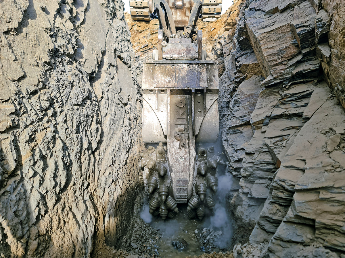 Baugruben für Hochbehälter und Rohrleitungen ausgefräst