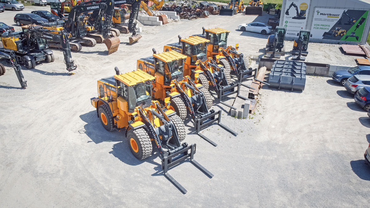 Vier neue »HL960A«-Radlader für Berger Bau