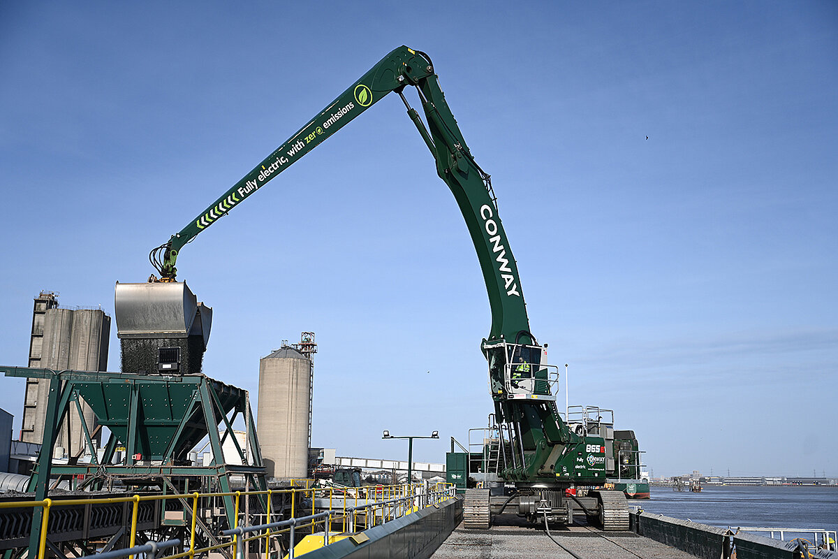 Ein Schiff in nur sechs Stunden entladen