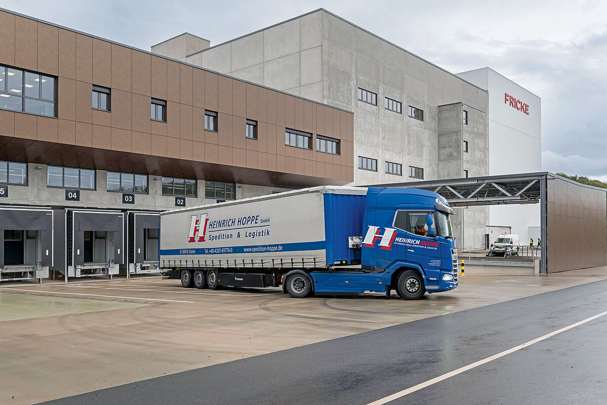 Wareneinlagerung am neuen Logistikzentrum in Tholey läuft