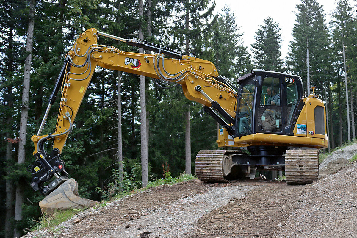 Kurzheckbagger »319 CR« als Vorserienmaschine  beim Praxistest