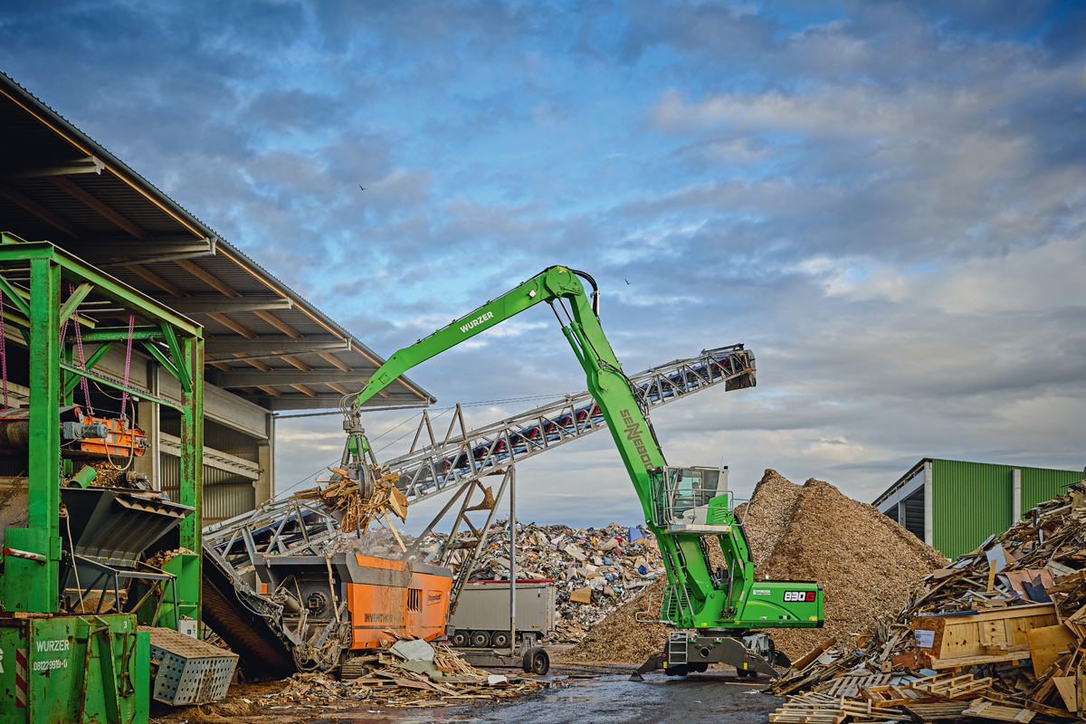 Neuer Umschlagbagger mit 17 m Reichweite
