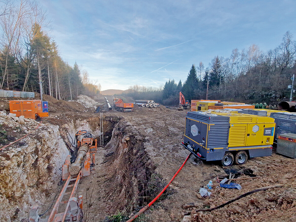 Mit Druckluft durch Fels und Geröll