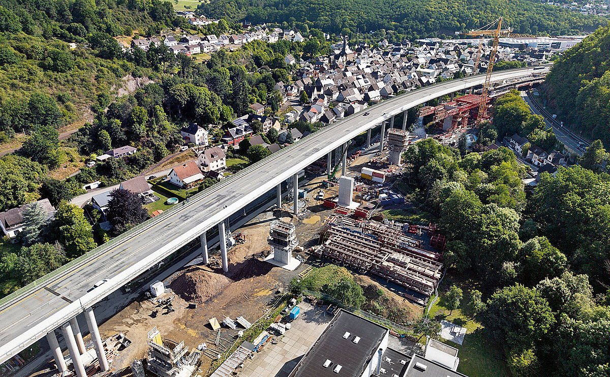 Voll aufgegangen: Doka-Konzept für komplexes Brückenbauprojekt